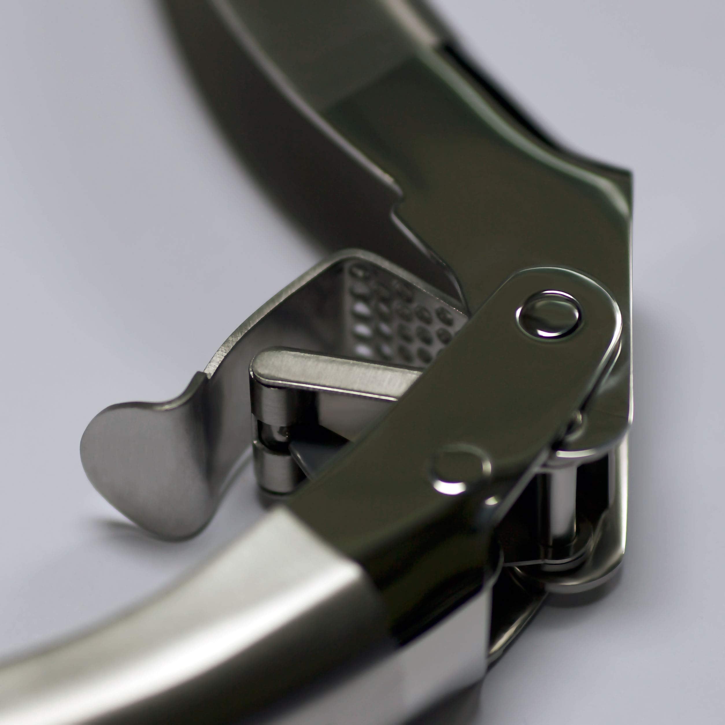 MANNKITCHEN garlic press high capacity chamber for multiple cloves