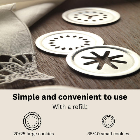 Marcato Atlas Deluxe lever-press action eases dough transfer.