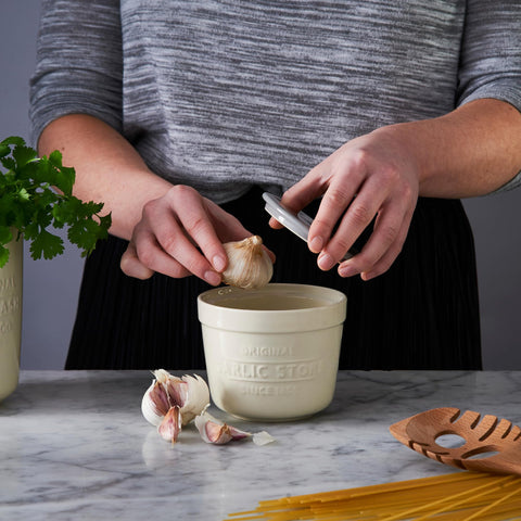 Mason Cash lid grater enables direct garlic or ginger grating on top.