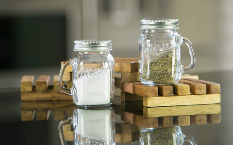 Mason Craft & More stain-resistant glass ensures a durable jar for everyday seasoning.