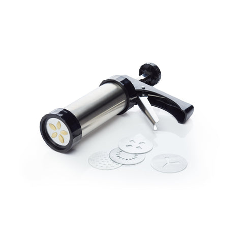 Varied nozzles in the MasterCraft Masterclass set for decorative shapes