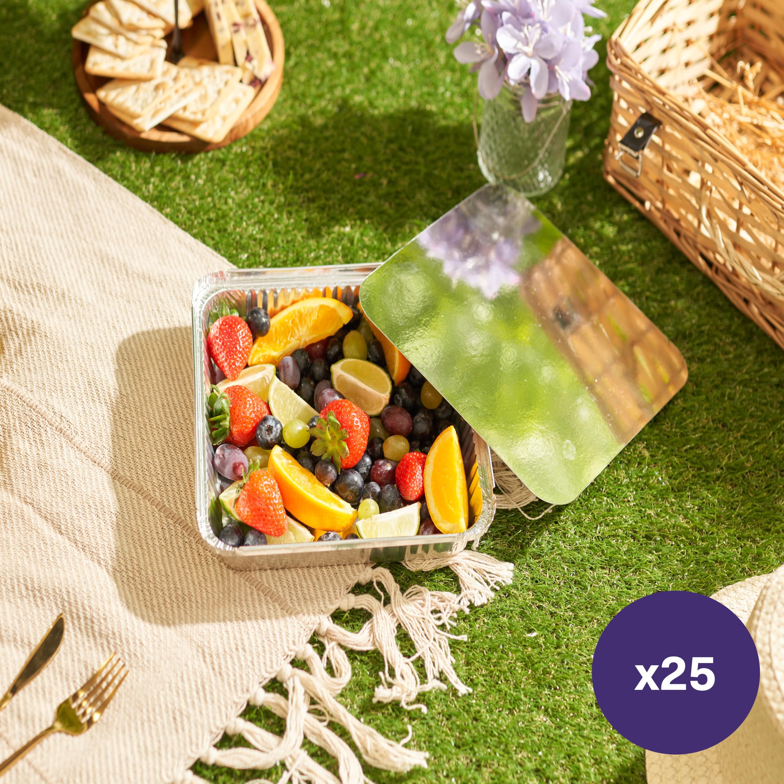 MATANA foil trays with lids, suitable for oven-to-table service.