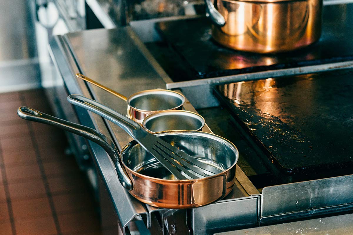 Dishwasher-safe Exoglass Pelton spatula for convenient cleanup.