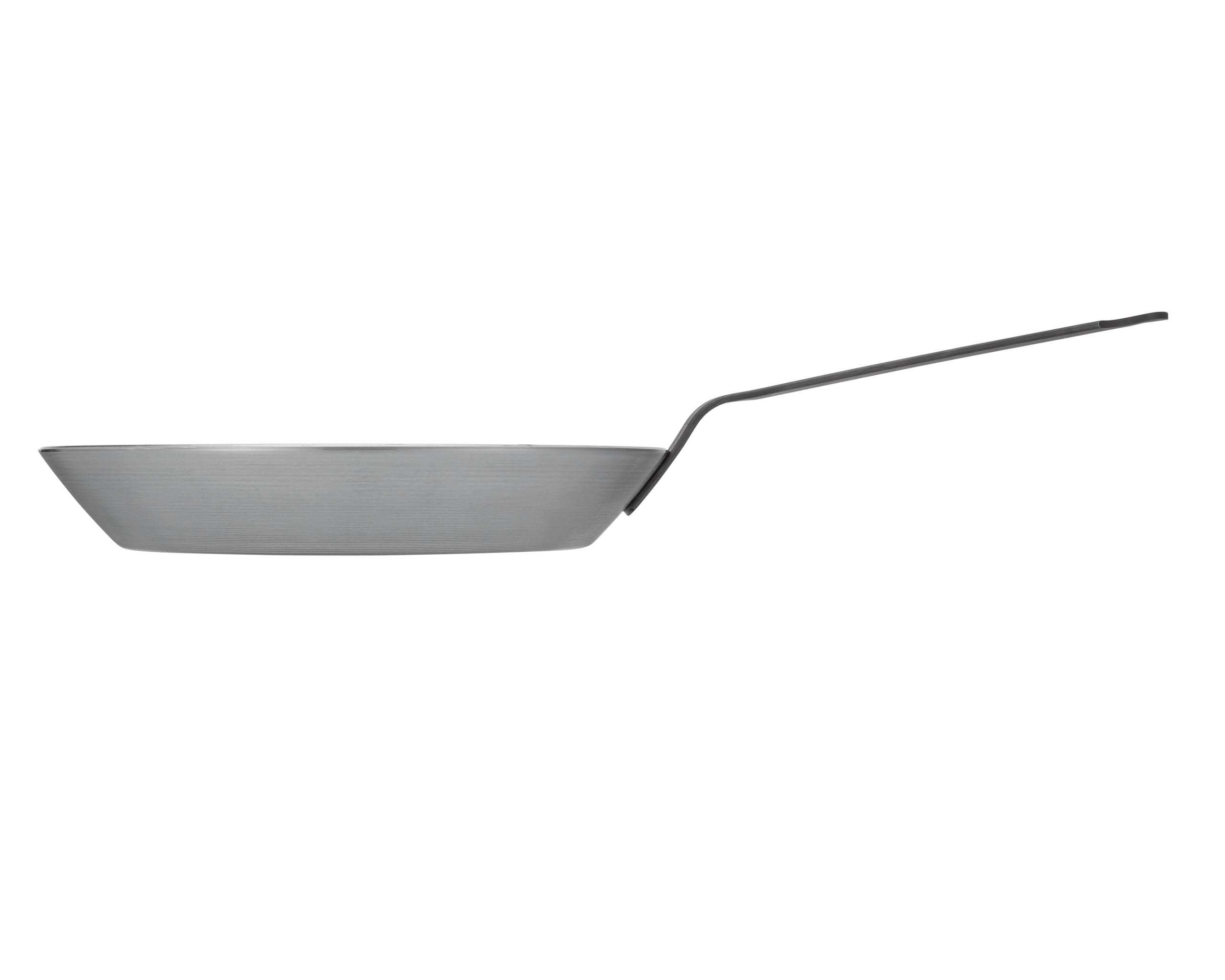 Seasoned surface ready to deliver natural nonstick performance with use.