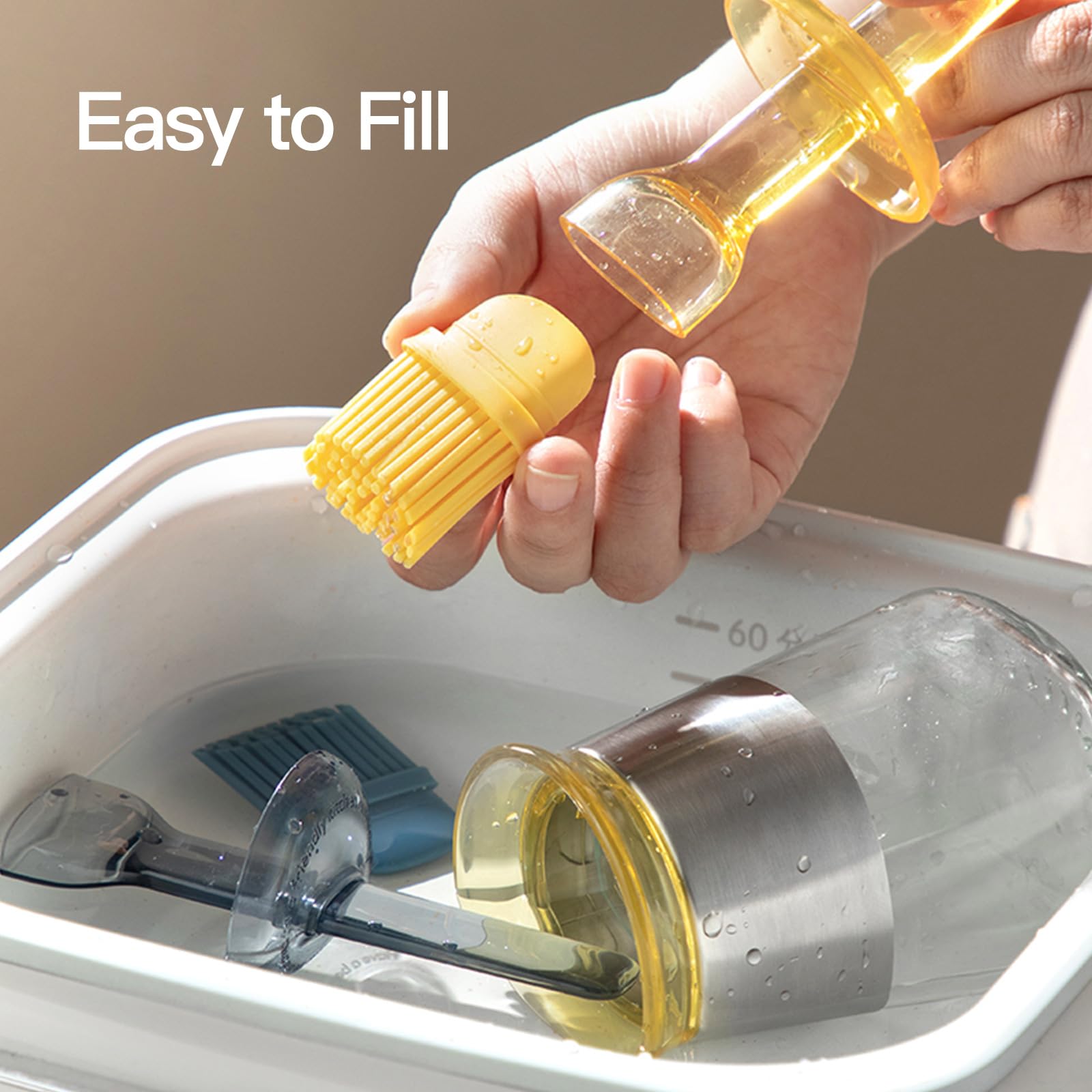 MAXCOOK wide-mouth bottle allows quick, spill-free refills.
