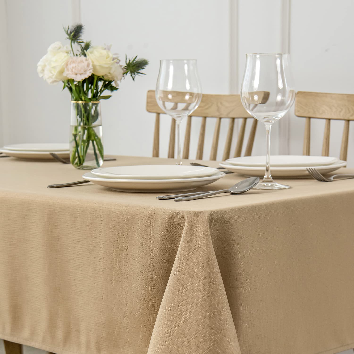 Maxmill tablecloth showing stain-resistant and waterproof protection for spills.