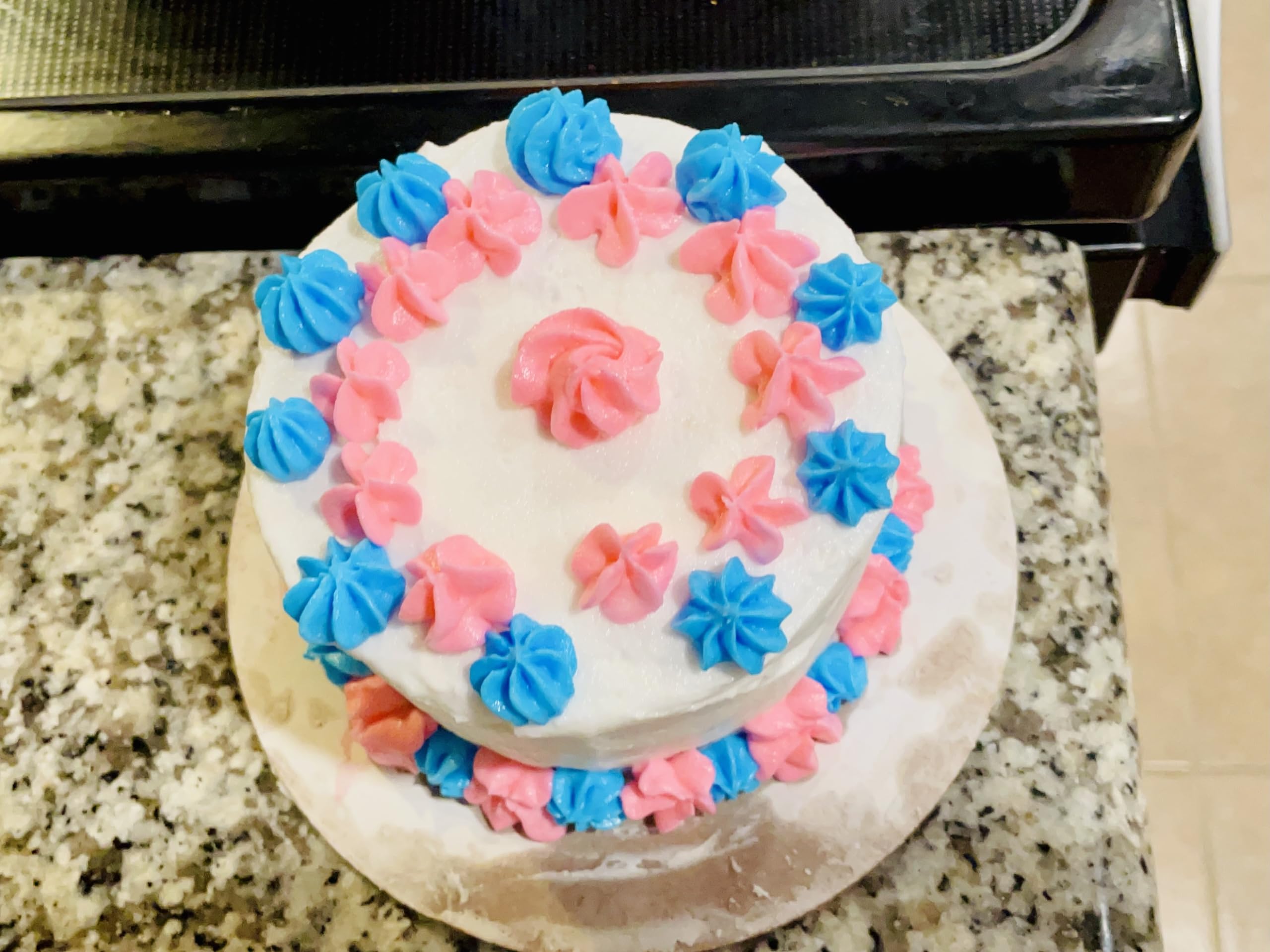 Maykito 6-inch round cake ring maintains shape for uniform layers
