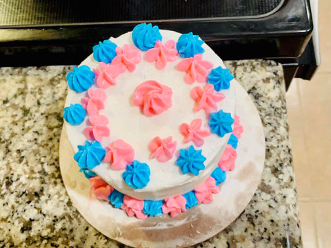 Maykito 6-inch round cake ring maintains shape for uniform layers