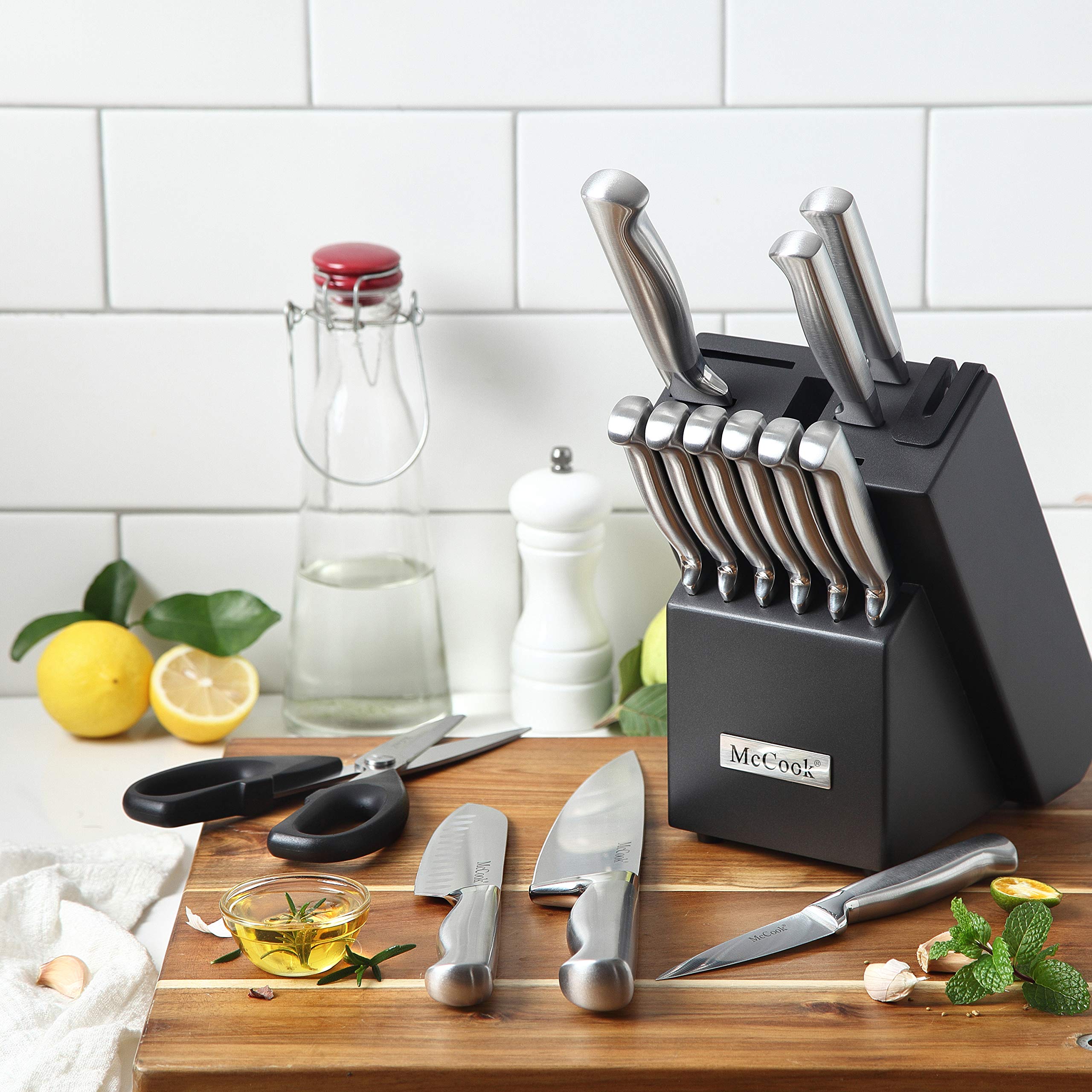 Natural rubberwood block offers sturdy support and easy cleaning