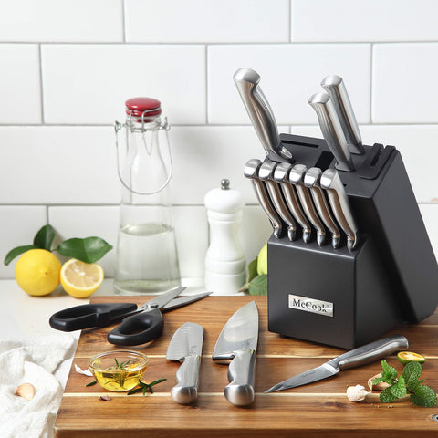 Natural rubberwood block offers sturdy support and easy cleaning