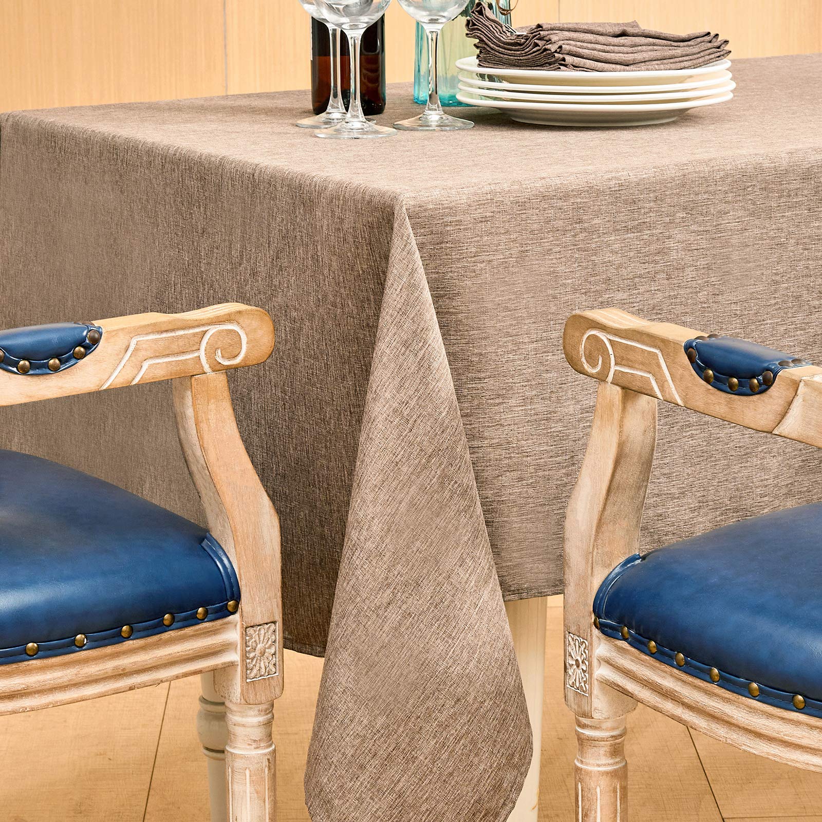 Mebakuk tablecloth on dining table creates neat, wrinkle-free settings