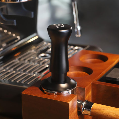 Meion tamper on counter ready for quick tamping