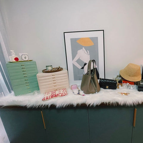 MeiSan white fur runner elevates party setup with chic, modern style.