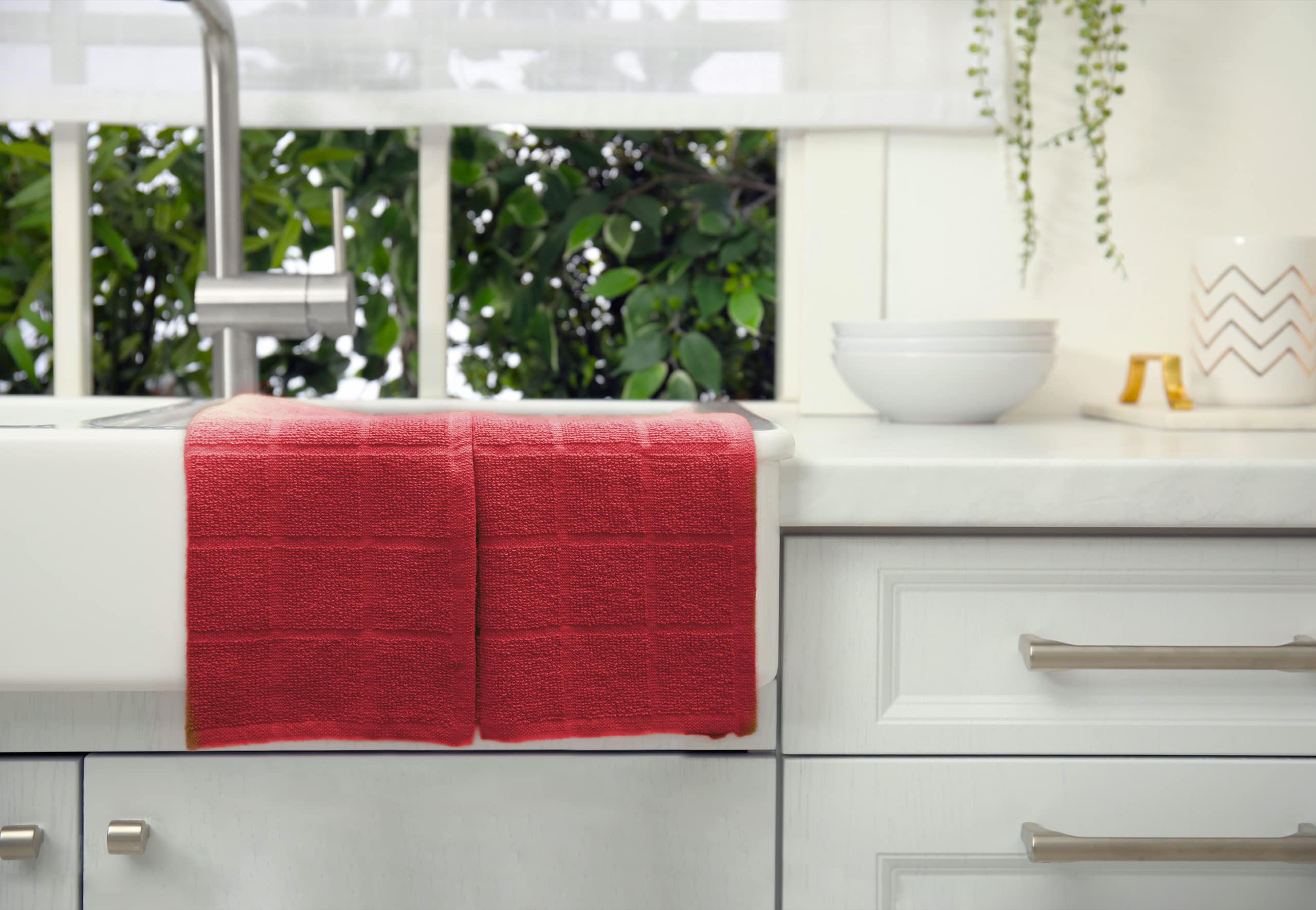 Mellow Buff durable cotton weave boosts absorbency during daily dishwashing.