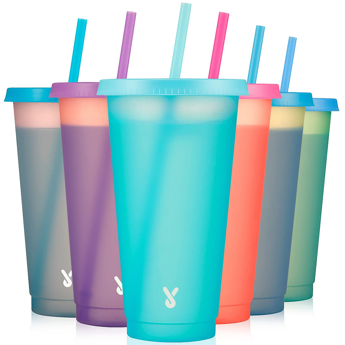 Meoky color-changing cups with lids and straws showing color shifts as drinks chill