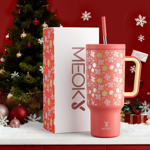 Meoky non-slip base keeps the tumbler steady on snowy surfaces