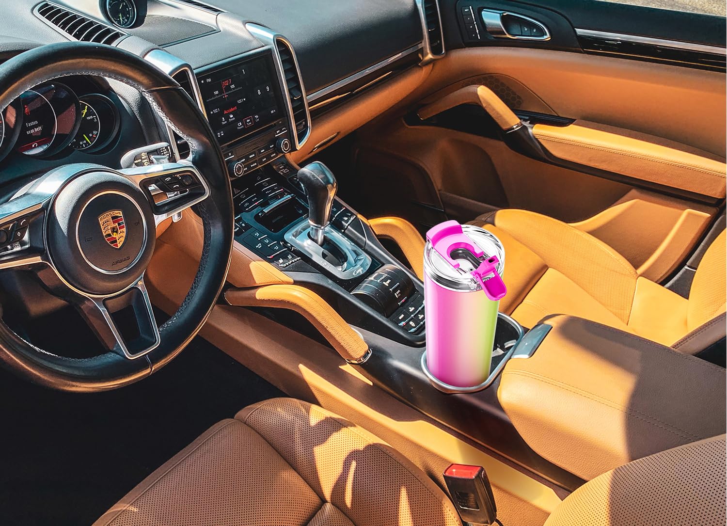 Non-slip base on the Meoky travel mug for stable placement.