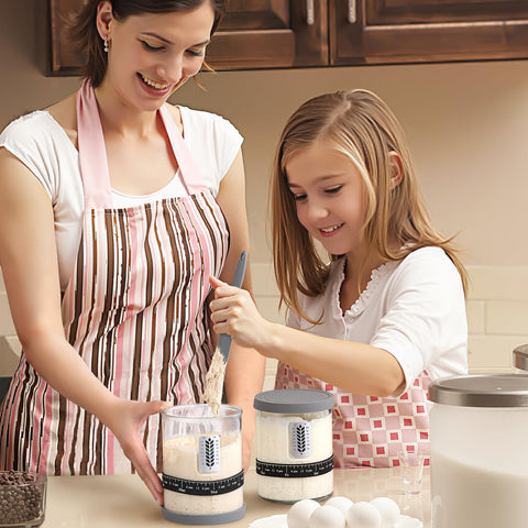 Meolibour silicone spatula and scraper simplify mixing and cleanup after baking.