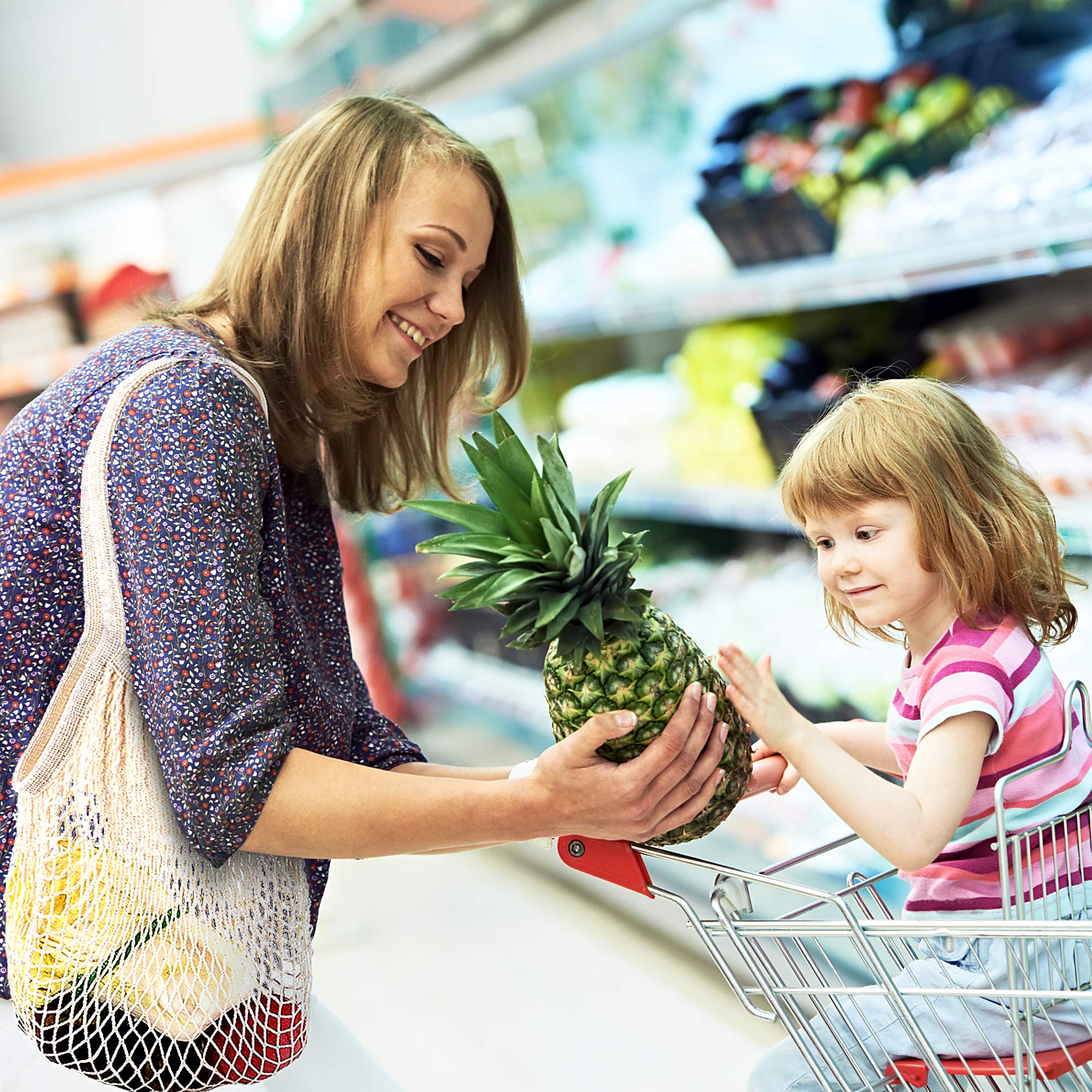 MERCURHOUSE bag designed for fruit and vegetable storage.