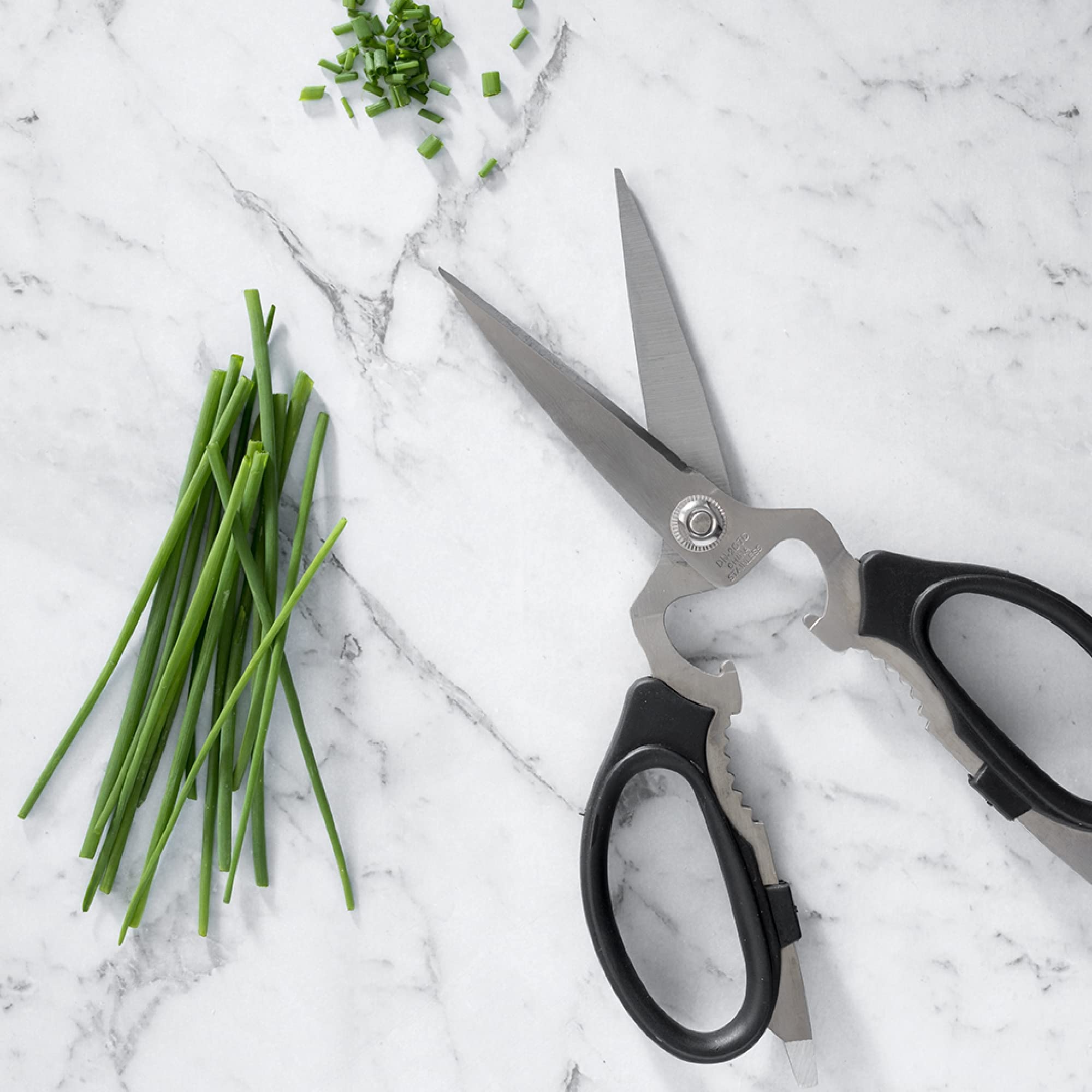 Jar lid opener and gripper for pantry and bottle tasks.