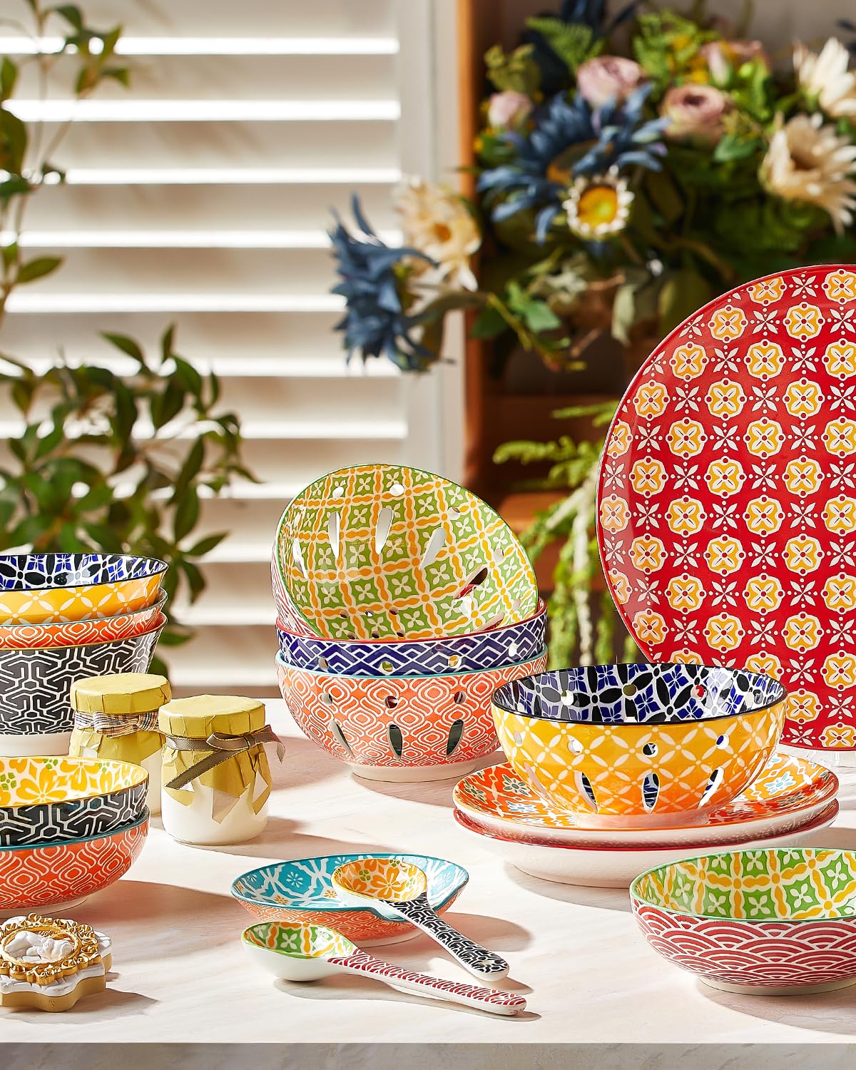 Metahom berry bowls make a thoughtful gift for home cooks and fruit lovers.