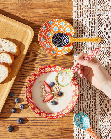 Metahom multicolor pattern spoon set adds vibrant table accents.