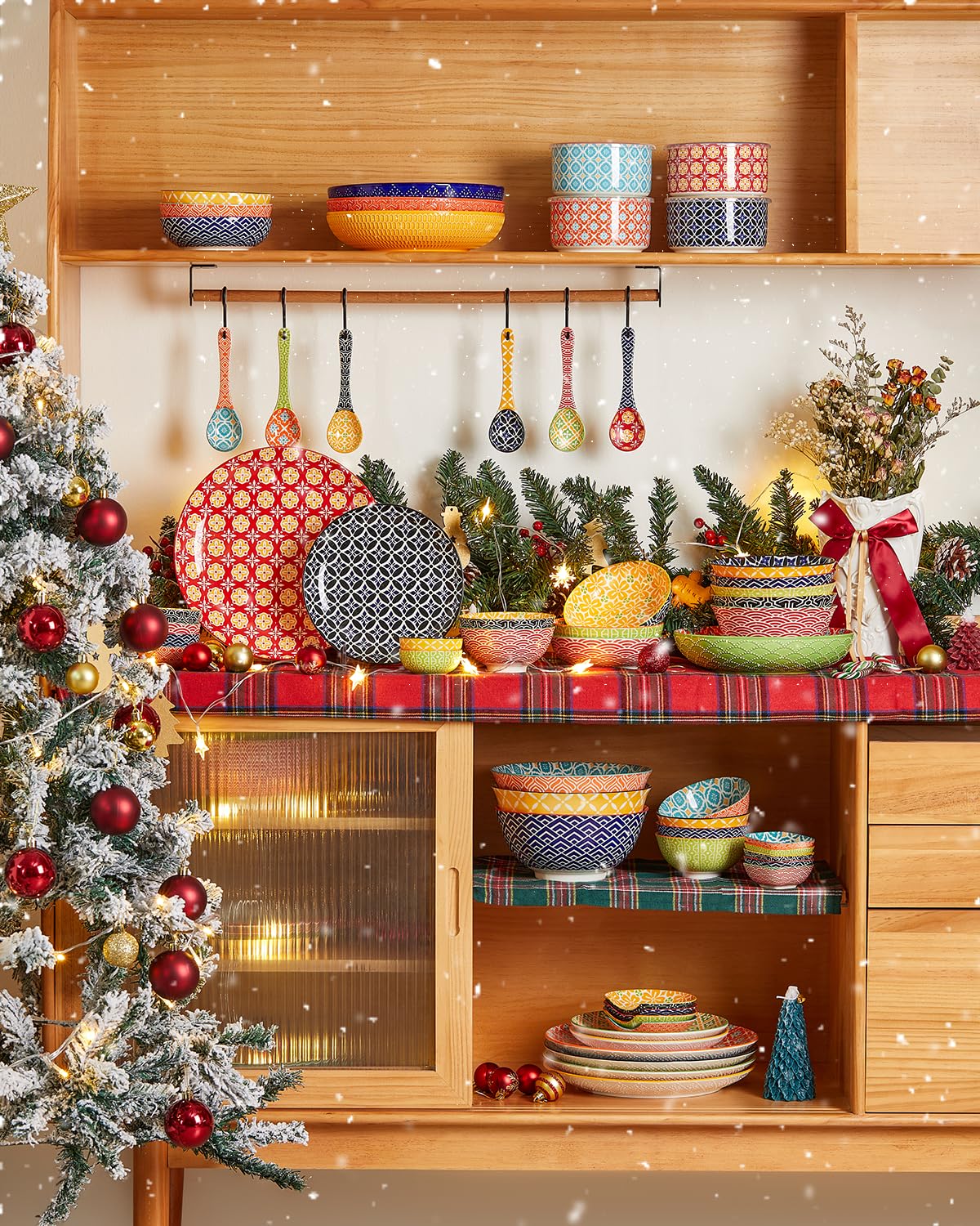 Metahom wall-display spoon with hanging hole for decorative storage.