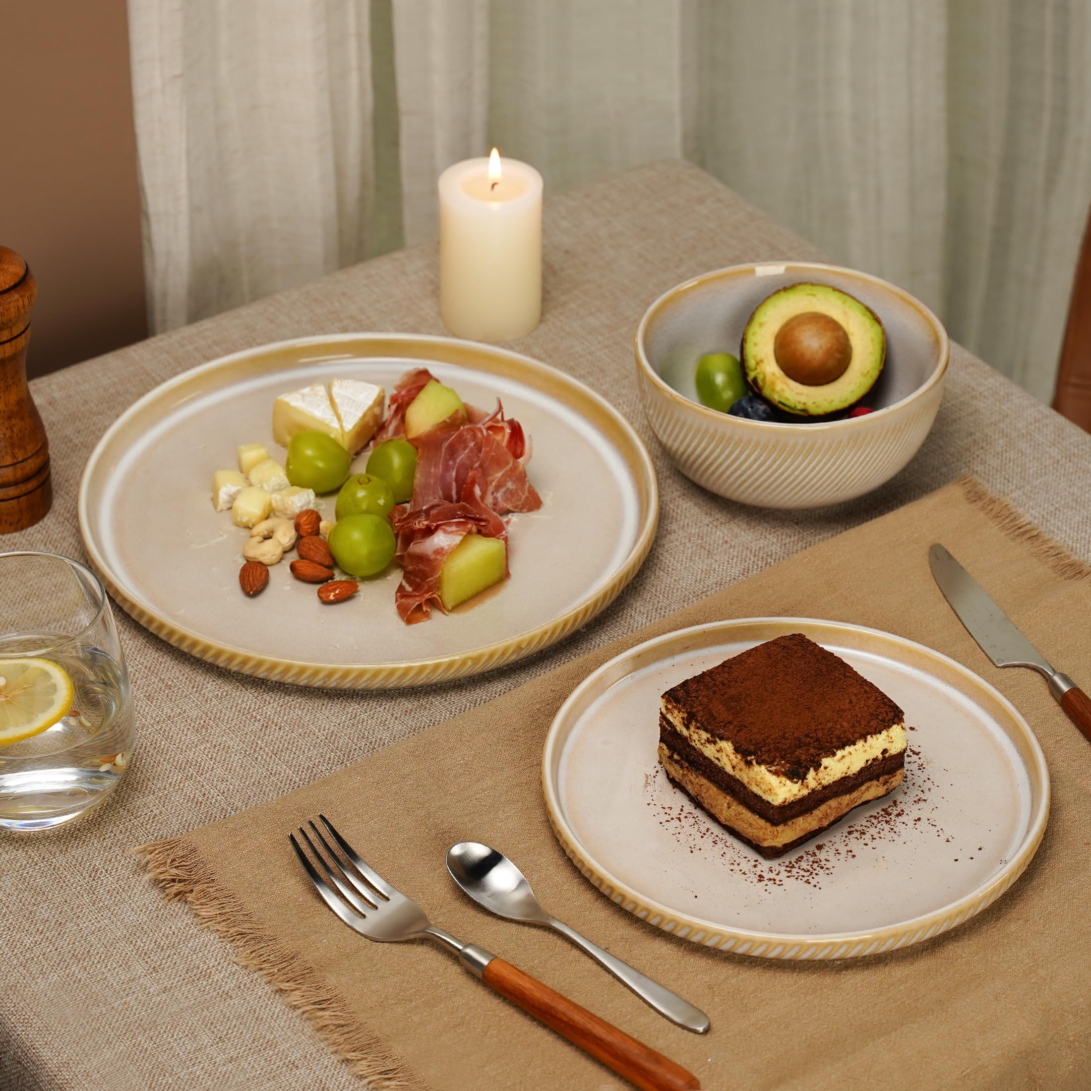 Metflavor Sculpted Dune salad plate close-up highlighting curved edges for easy stacking.