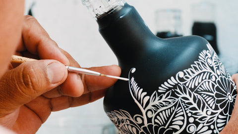 Clay skull detail highlighted on the Mexskeletons bottle