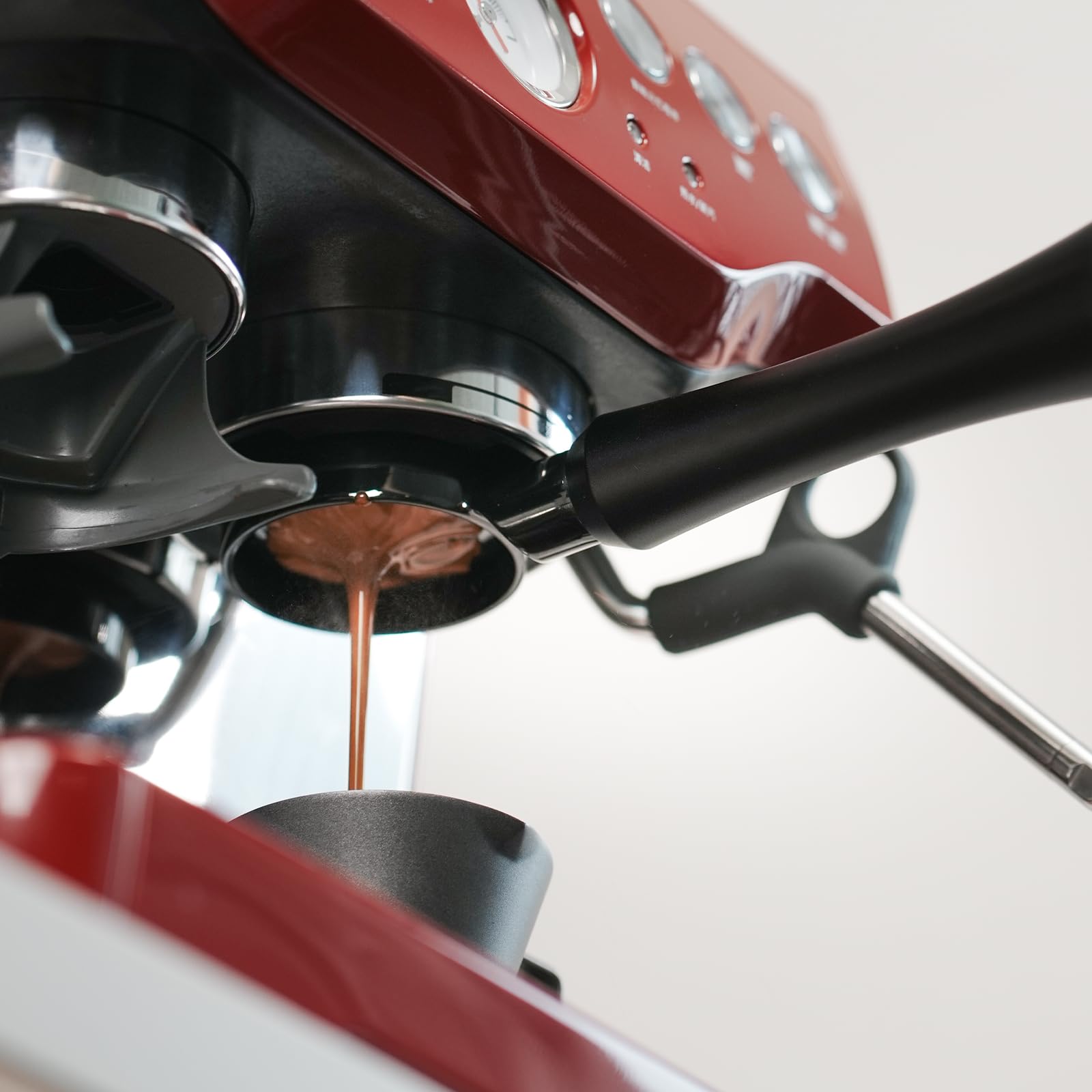 MHW-3BOMBER bottomless view helps refine grind size and distribution.