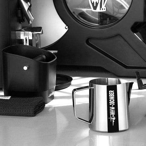 MHW-3BOMBER ergonomic handle designed for comfortable foaming