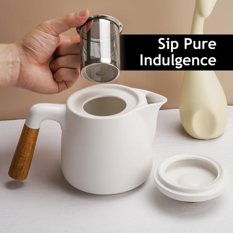 MIAMIO built-in stainless steel strainer traps leaves.