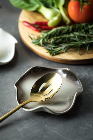Miamolo ceramic utensil holder accommodates multiple spoons and tools