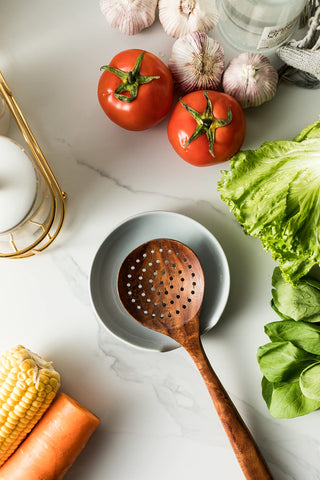 Miamolo 5-inch utensil rest neatly organizing spoons and spatulas