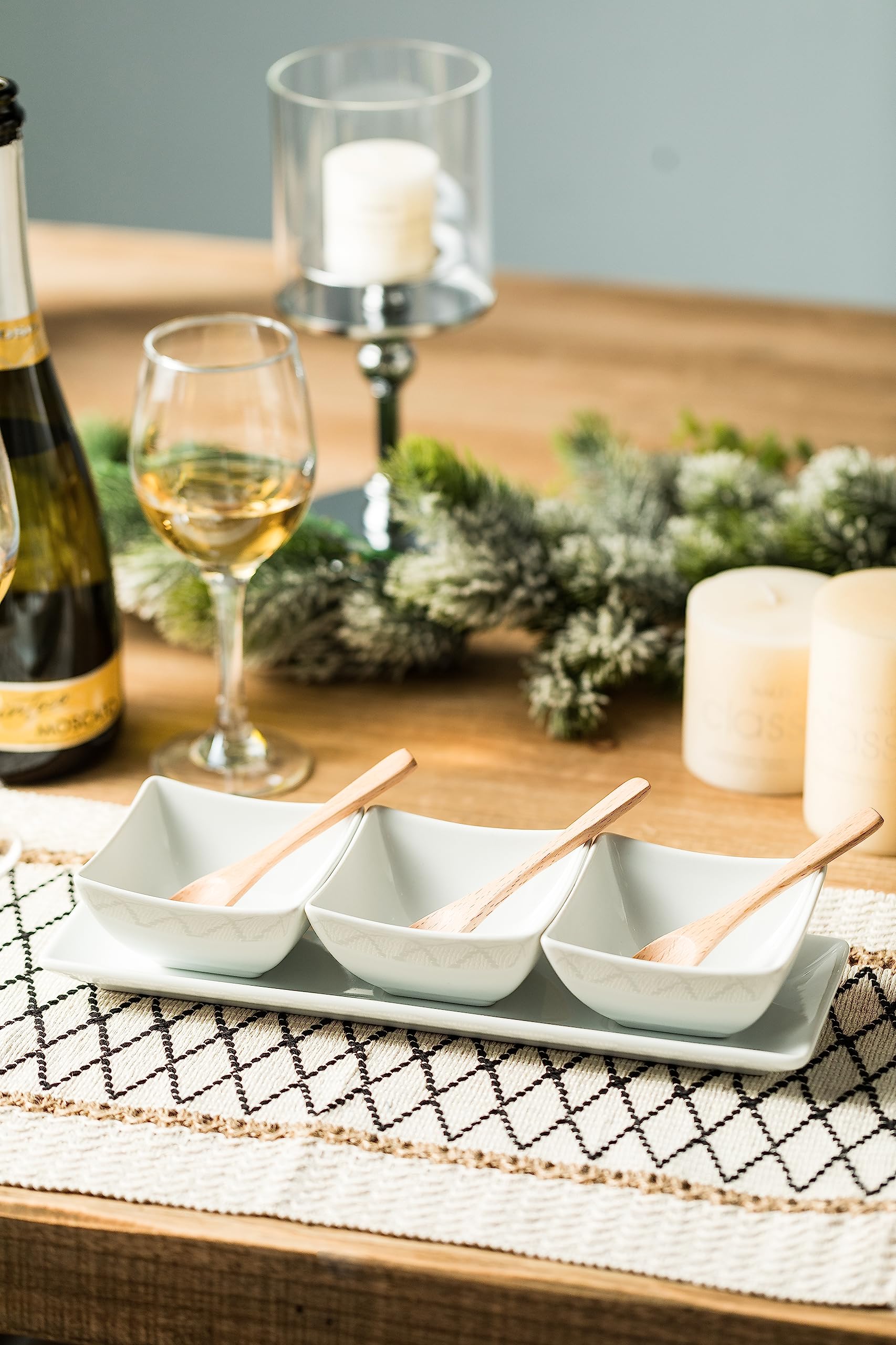 Miamolo dinner party display with ceramic bowls and wooden spoons