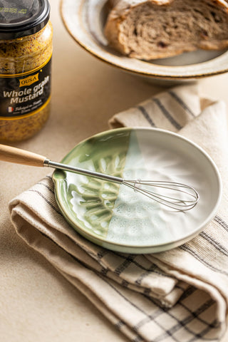 Dishwasher-safe ceramic with a scratch-resistant surface for easy cleanup.