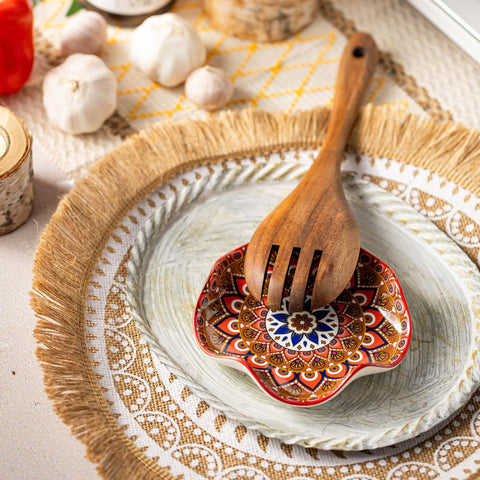 Miamolo spoon rest makes a thoughtful housewarming gift for any kitchen.