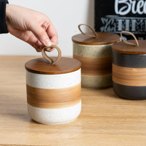 Miamolo rope lid with natural wood seal keeps aromas intact