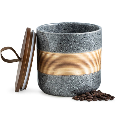 Miamolo spice jars with airtight lid keeping spices fresh on the counter