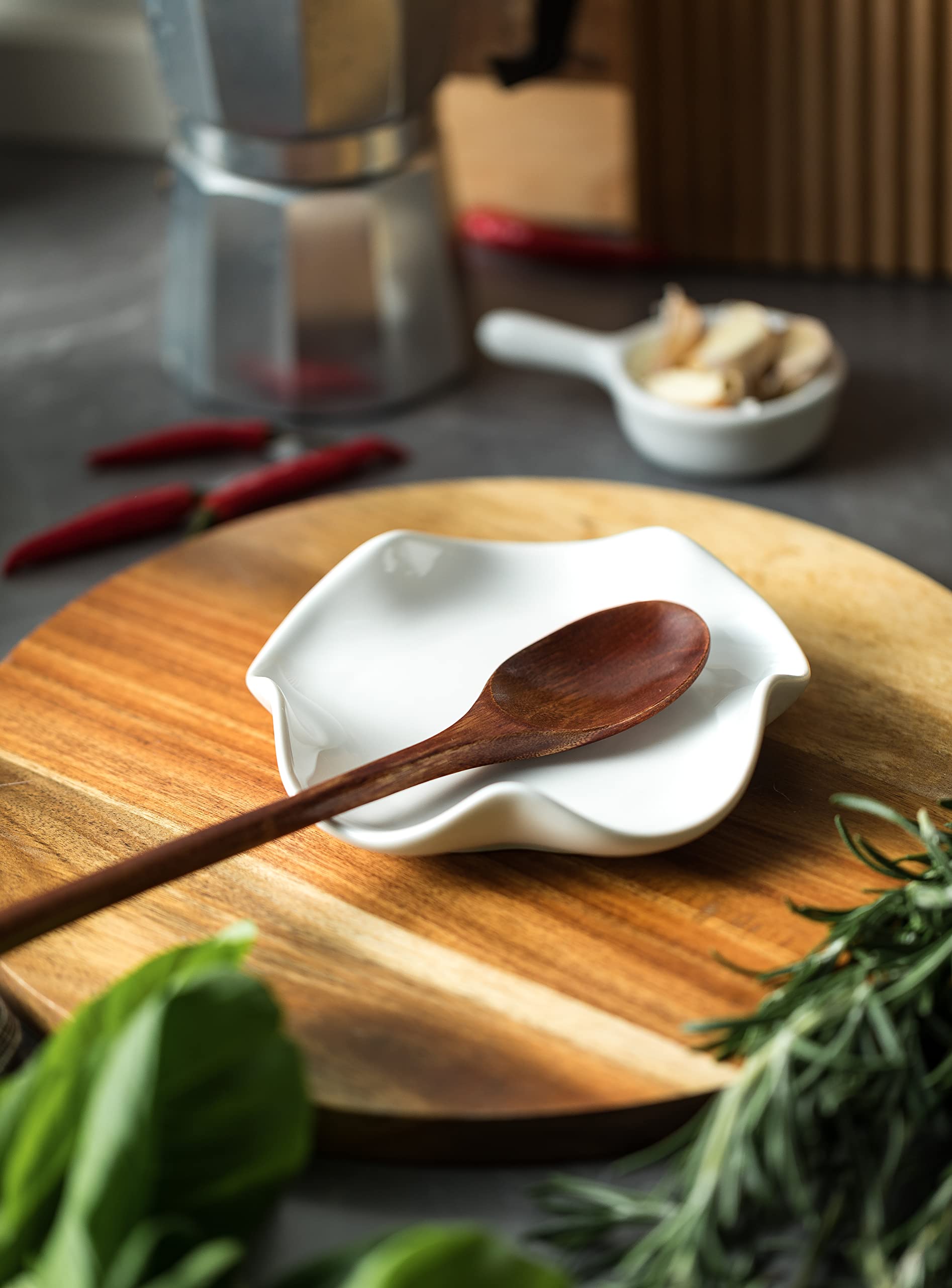 5.3-inch Miamolo spoon rest supporting most utensils during cooking
