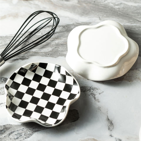Miamolo spoon rest dishwasher-safe feature eases post-meal cleanup.