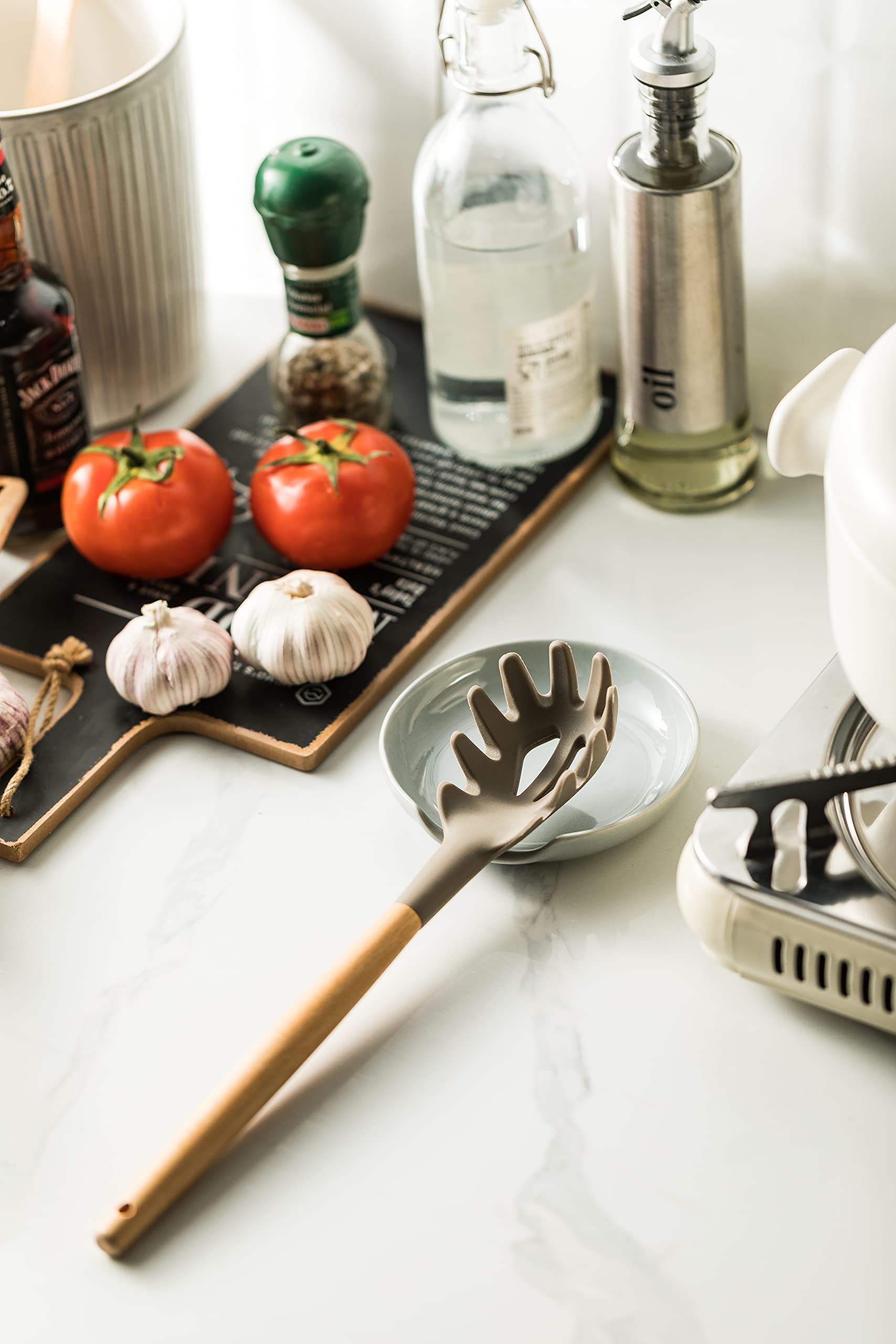 Miamolo spoon rest is dishwasher safe for easy maintenance