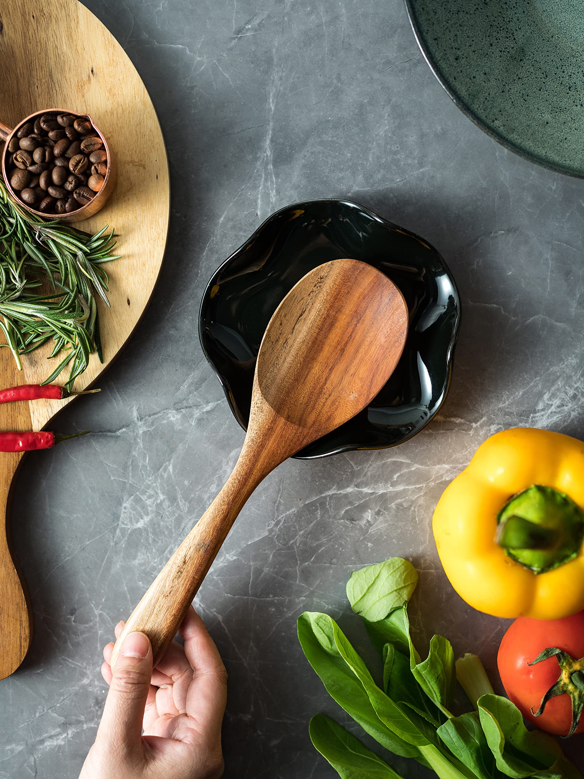 Miamolo durable ceramic glaze resists chipping for daily kitchen use.