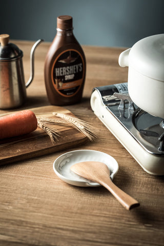 Miamolo spoon rest on counter with 5.3-inch footprint