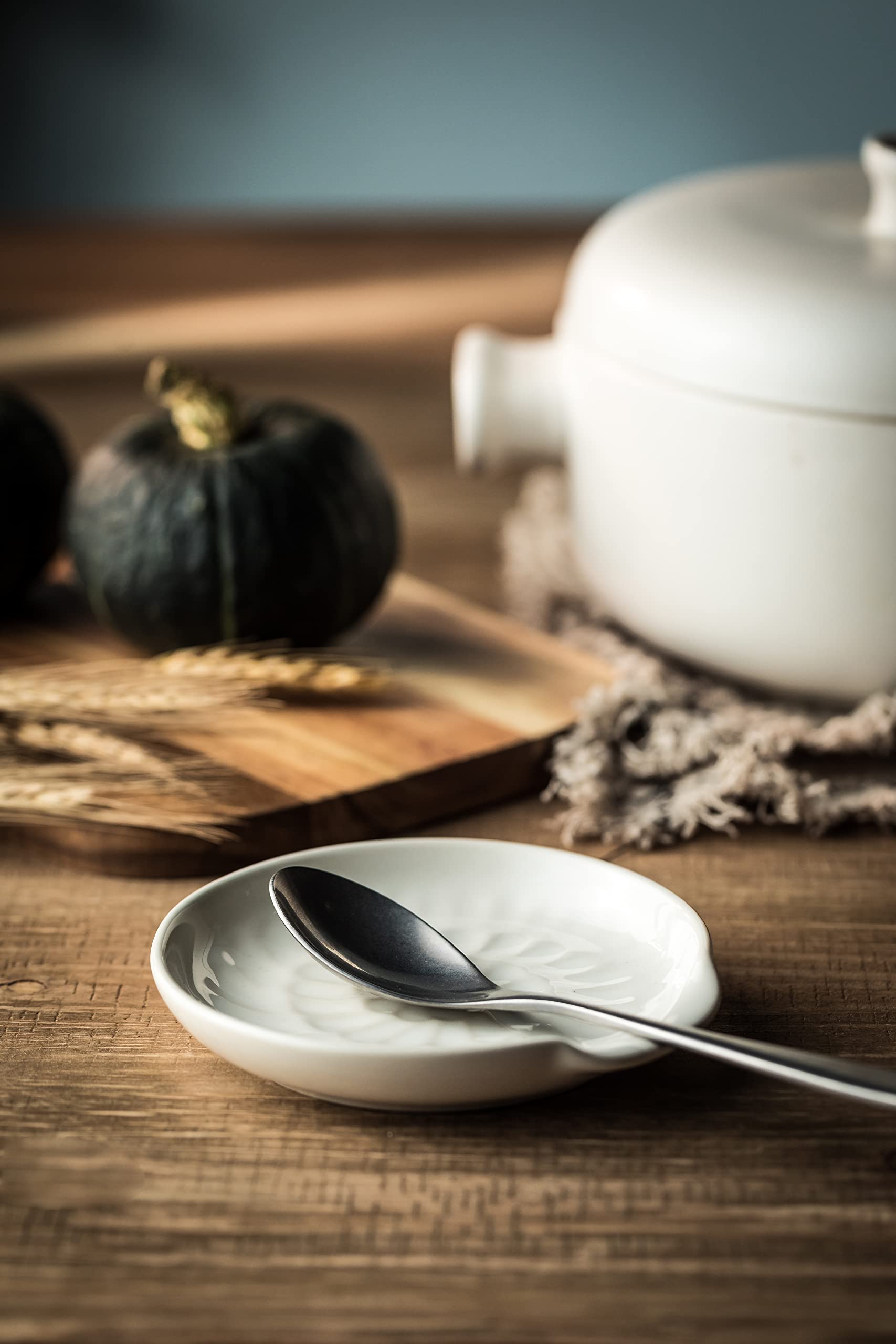 Miamolo spoon rest adds decor while organizing utensils