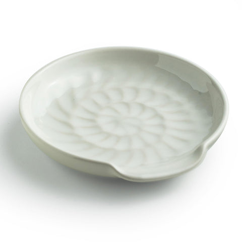 Miamolo spoon rest on stove top, white ceramic keeps counters tidy