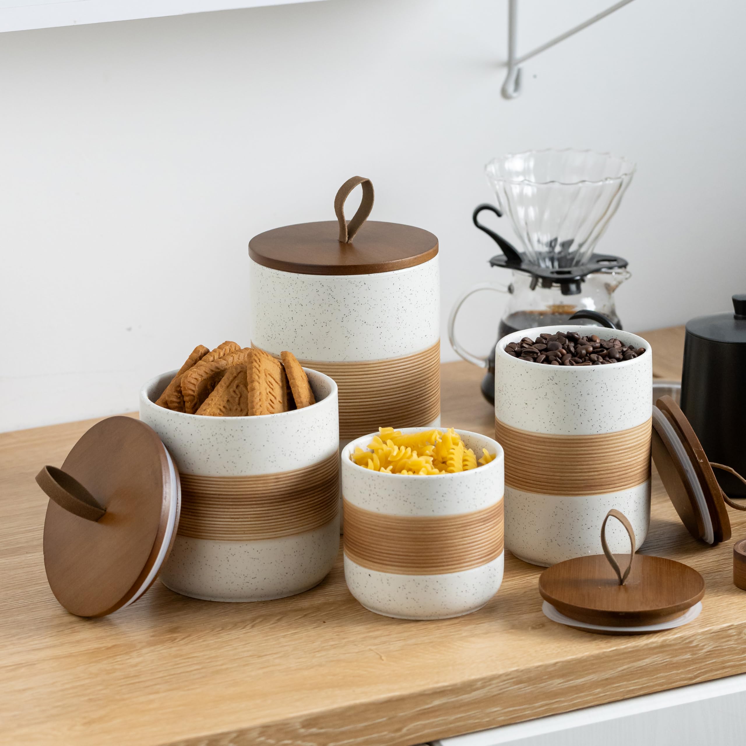 Miamolo sugar storage jar with airtight seal keeps sweetness intact.