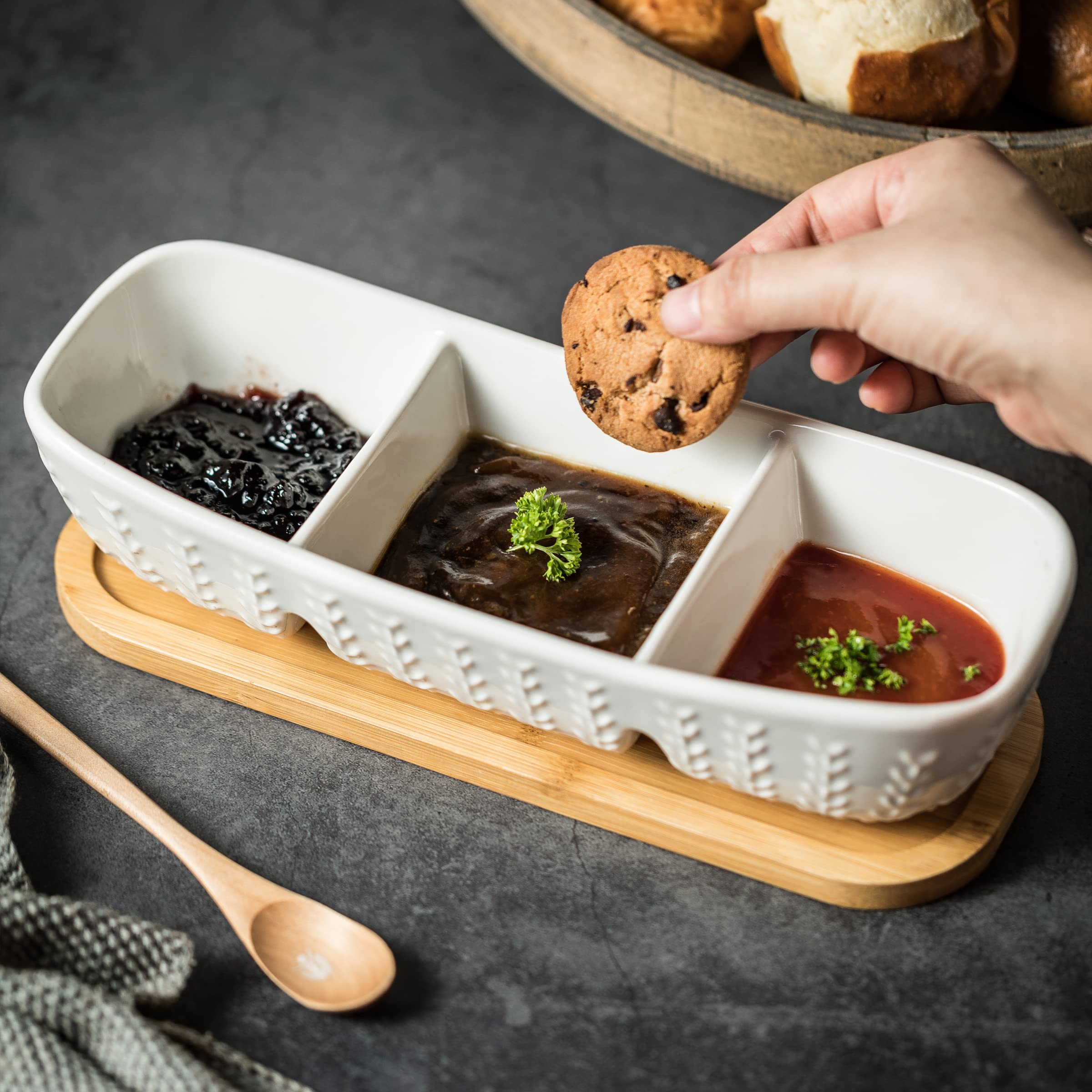 Miamolo wooden tray detail showing natural grain and sturdy edge
