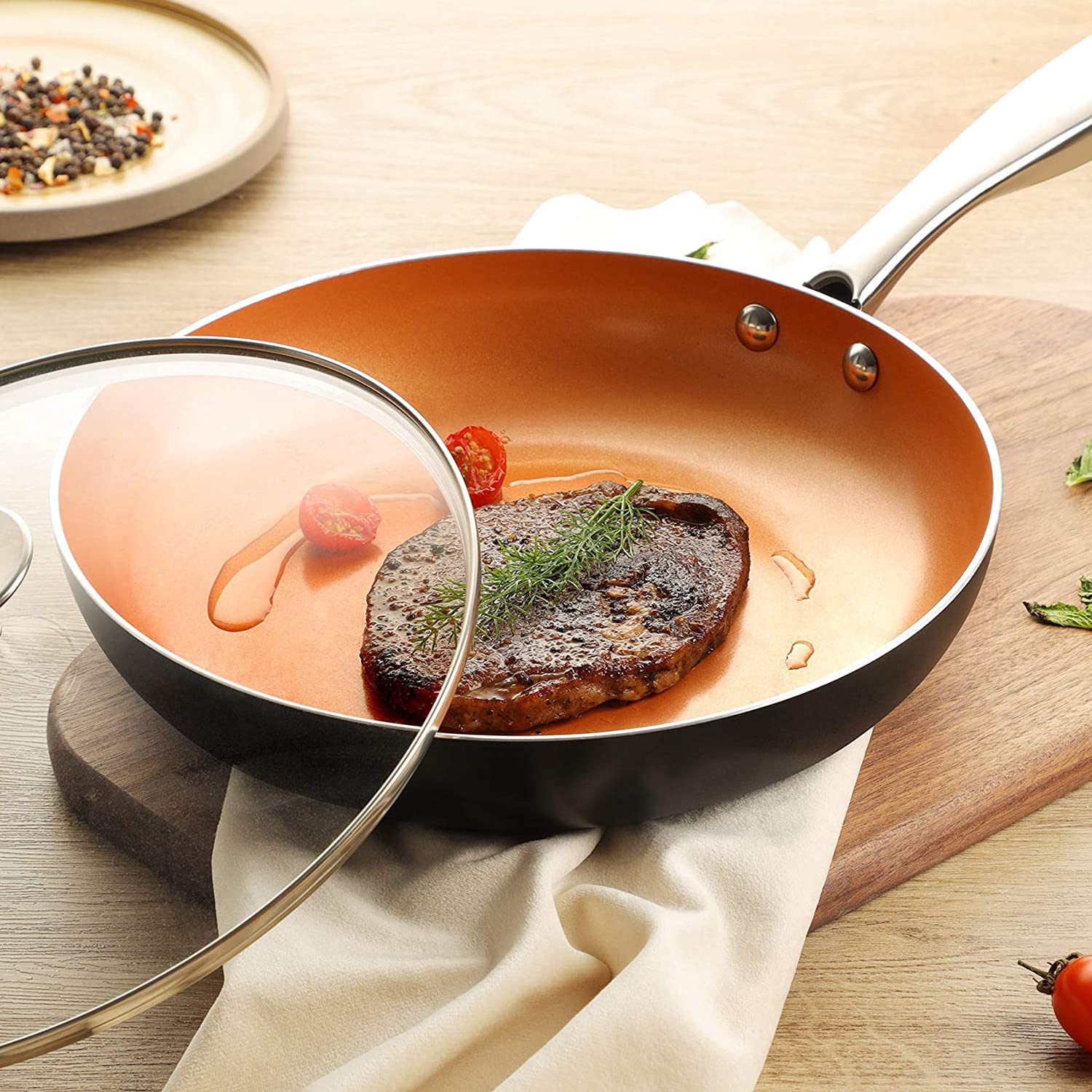 Michelangelo glass lid for easy food monitoring.