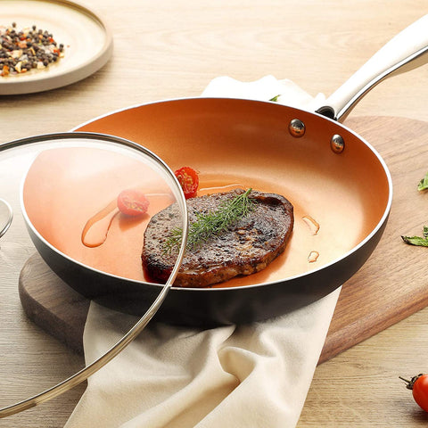 Michelangelo glass lid for easy food monitoring.
